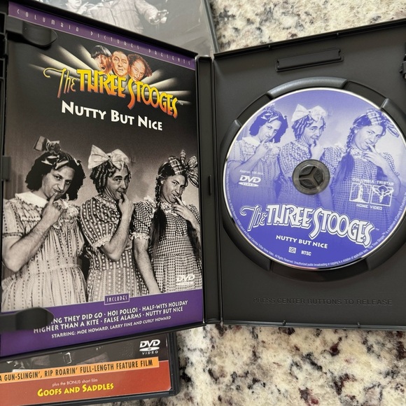 The Three Stooges DVD 12 Pack Set. - Picture 5 of 9